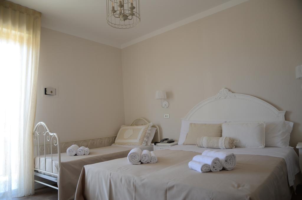 Hotel Monique Cervia Buitenkant foto