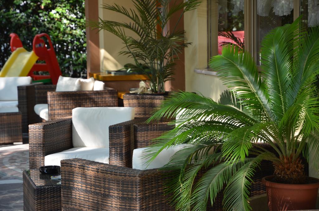 Hotel Monique Cervia Buitenkant foto