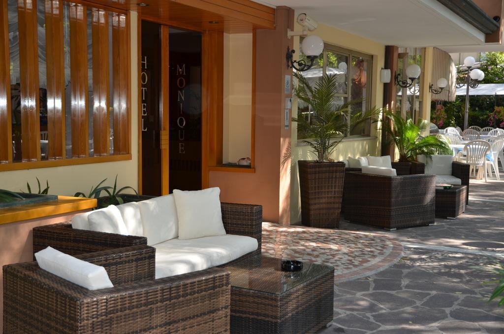 Hotel Monique Cervia Buitenkant foto