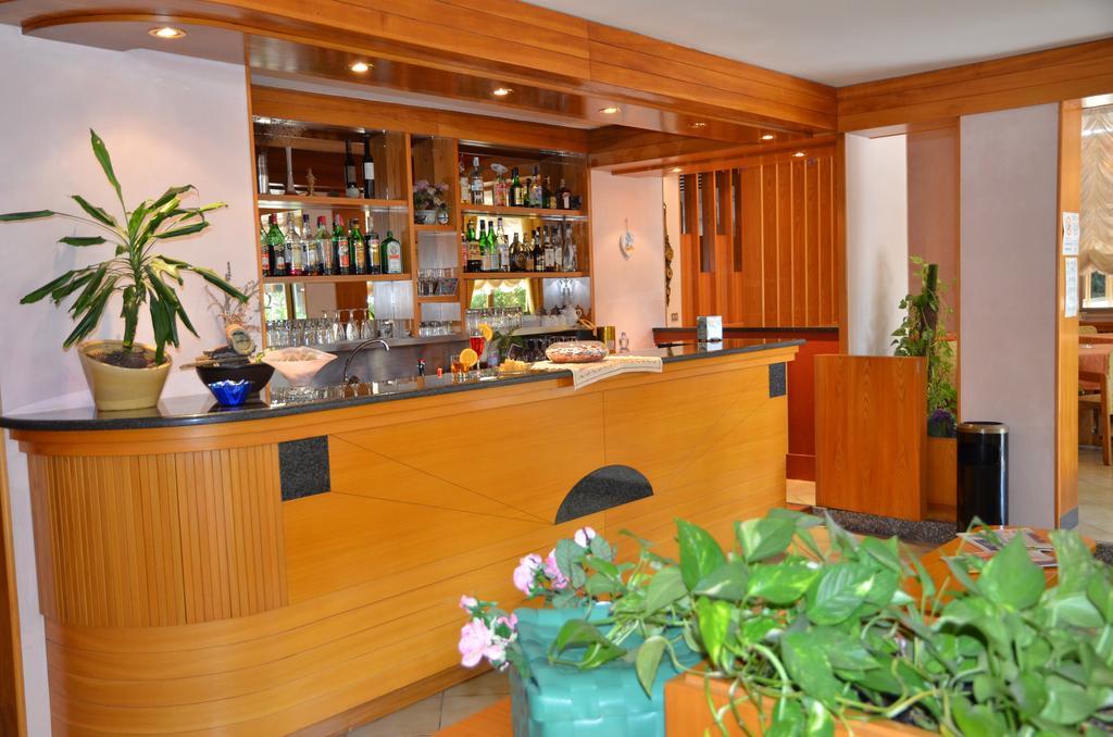 Hotel Monique Cervia Buitenkant foto