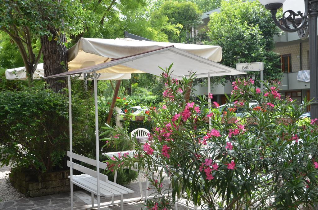 Hotel Monique Cervia Buitenkant foto