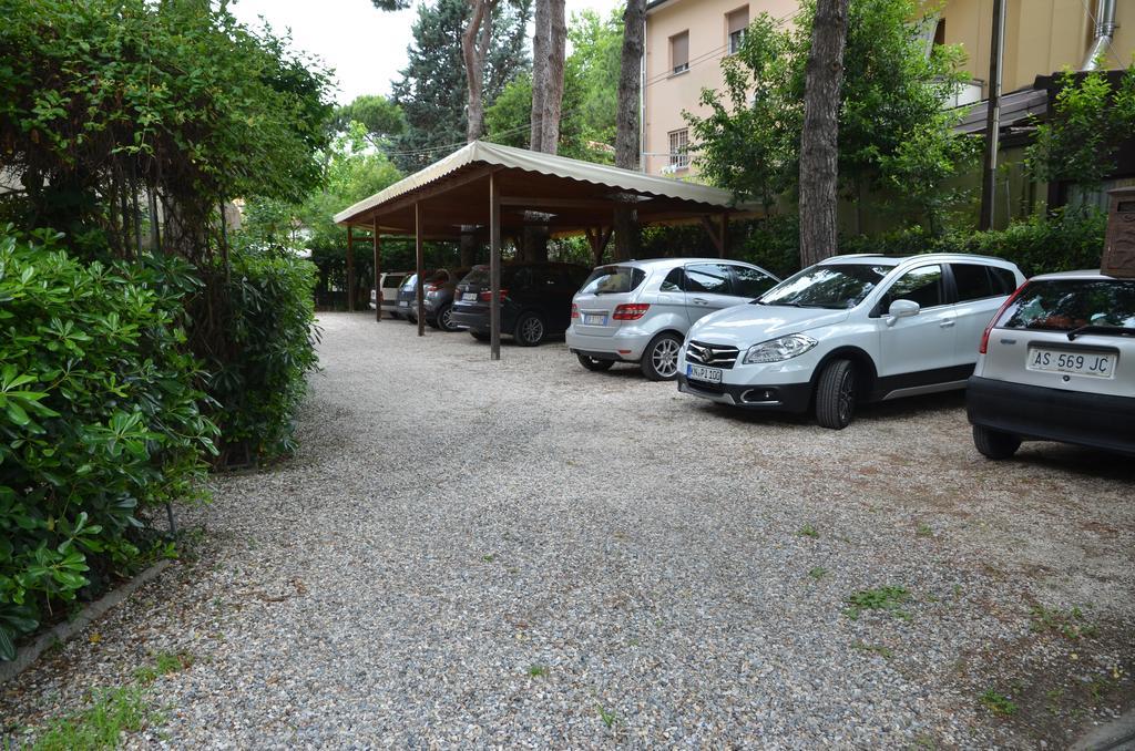 Hotel Monique Cervia Buitenkant foto