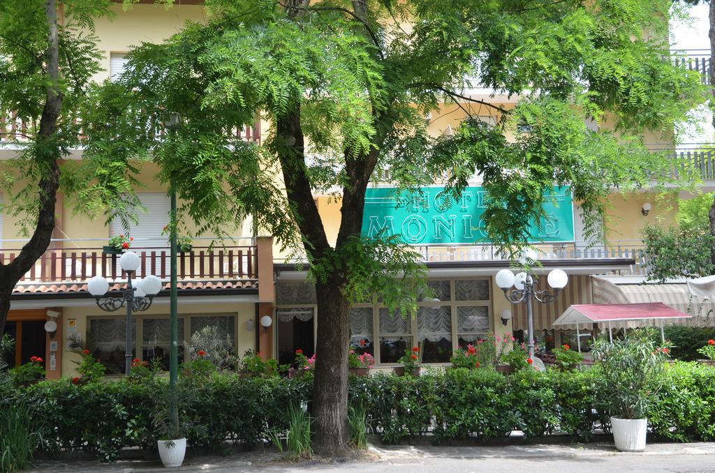 Hotel Monique Cervia Buitenkant foto