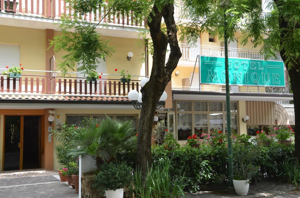 Hotel Monique Cervia Buitenkant foto