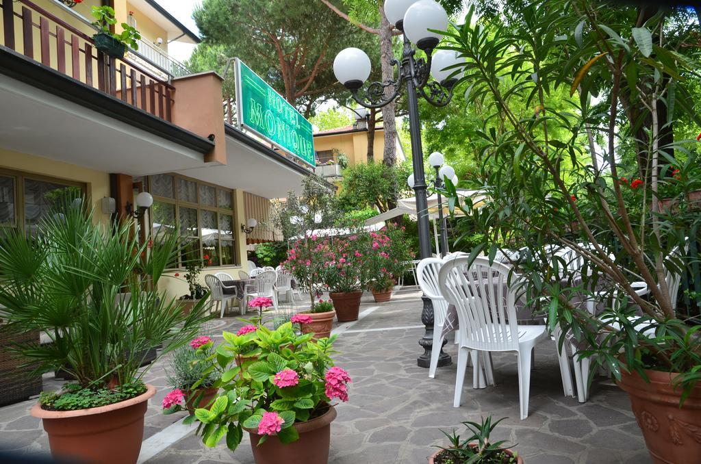 Hotel Monique Cervia Buitenkant foto