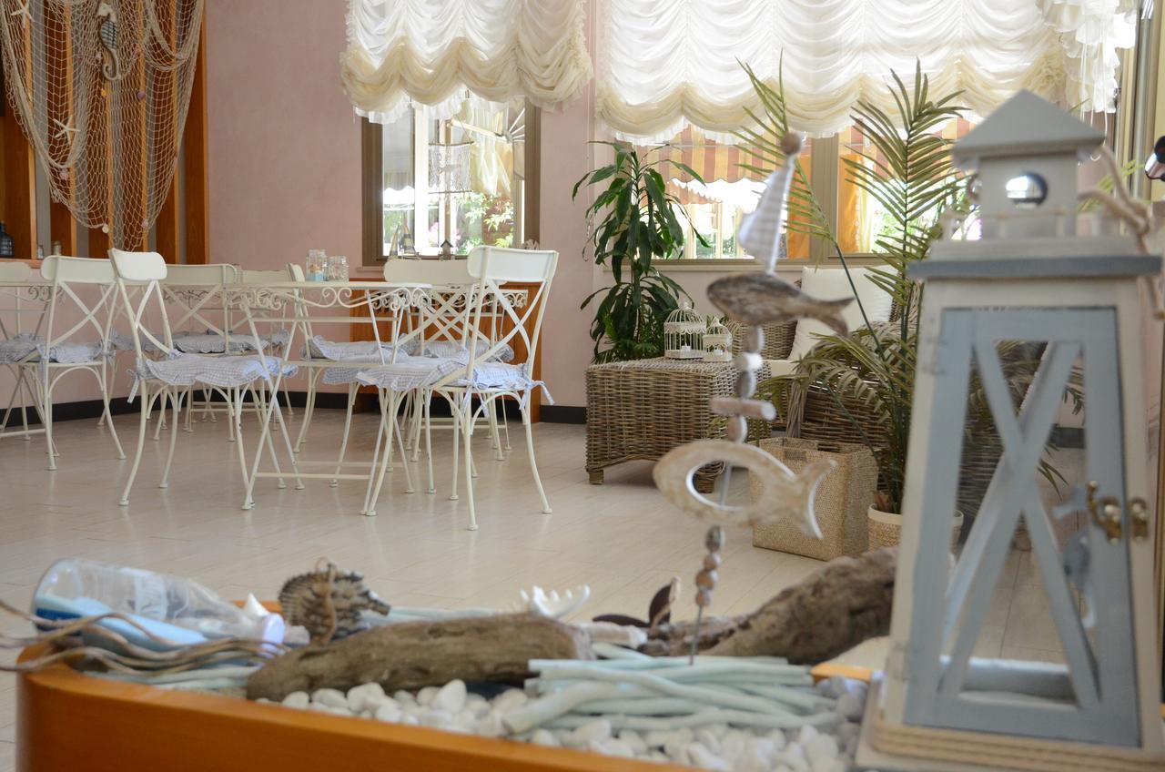 Hotel Monique Cervia Buitenkant foto