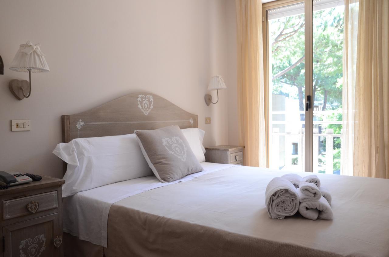 Hotel Monique Cervia Buitenkant foto